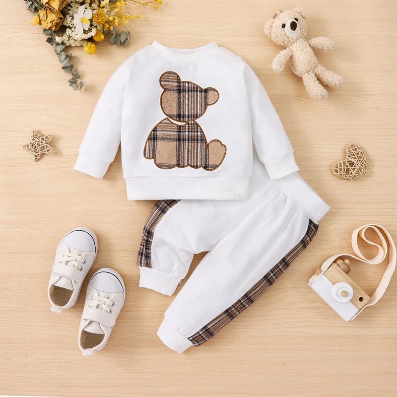 PatPat 2-teiliges Set aus langärmligem Sweatshirt und Jogginghose mit Karomuster und Bärenstickerei für Babys (Jungen/Mädchen)